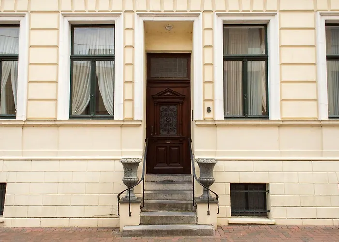 - Perfect For Bigger Groups *