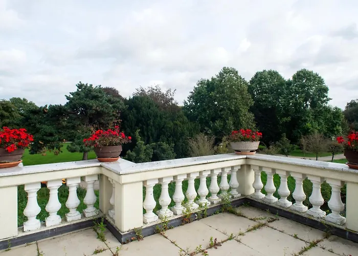 - Perfect For Bigger Groups *